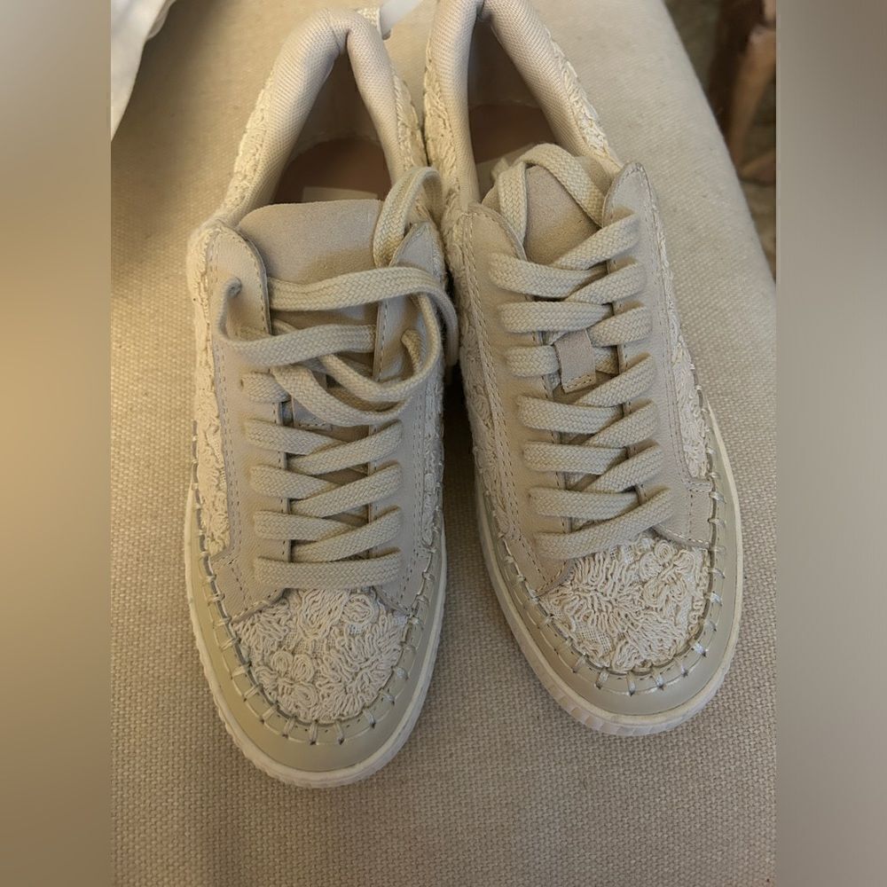 NWT dolce vita Zina sneakers